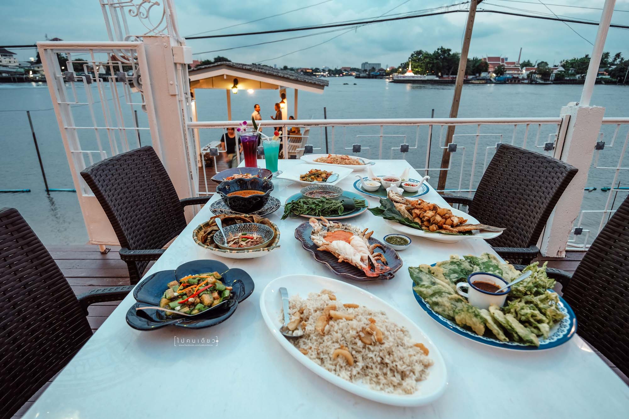 กุ้งเผา, ริมน้ำ, ริมแม่น้ำ, แม่น้ำเจ้าพระยา, ชมวิว, ร้านอาหาร, อาหารไทย, ร้านน่านั่ง, ปากเกร็ด, เกาะเกร็ด, นนทบุรี, chang wang imm, thailand, thaifood, river, thairestaurant, prawn, THE WHITE PAGODA, Nonthaburi