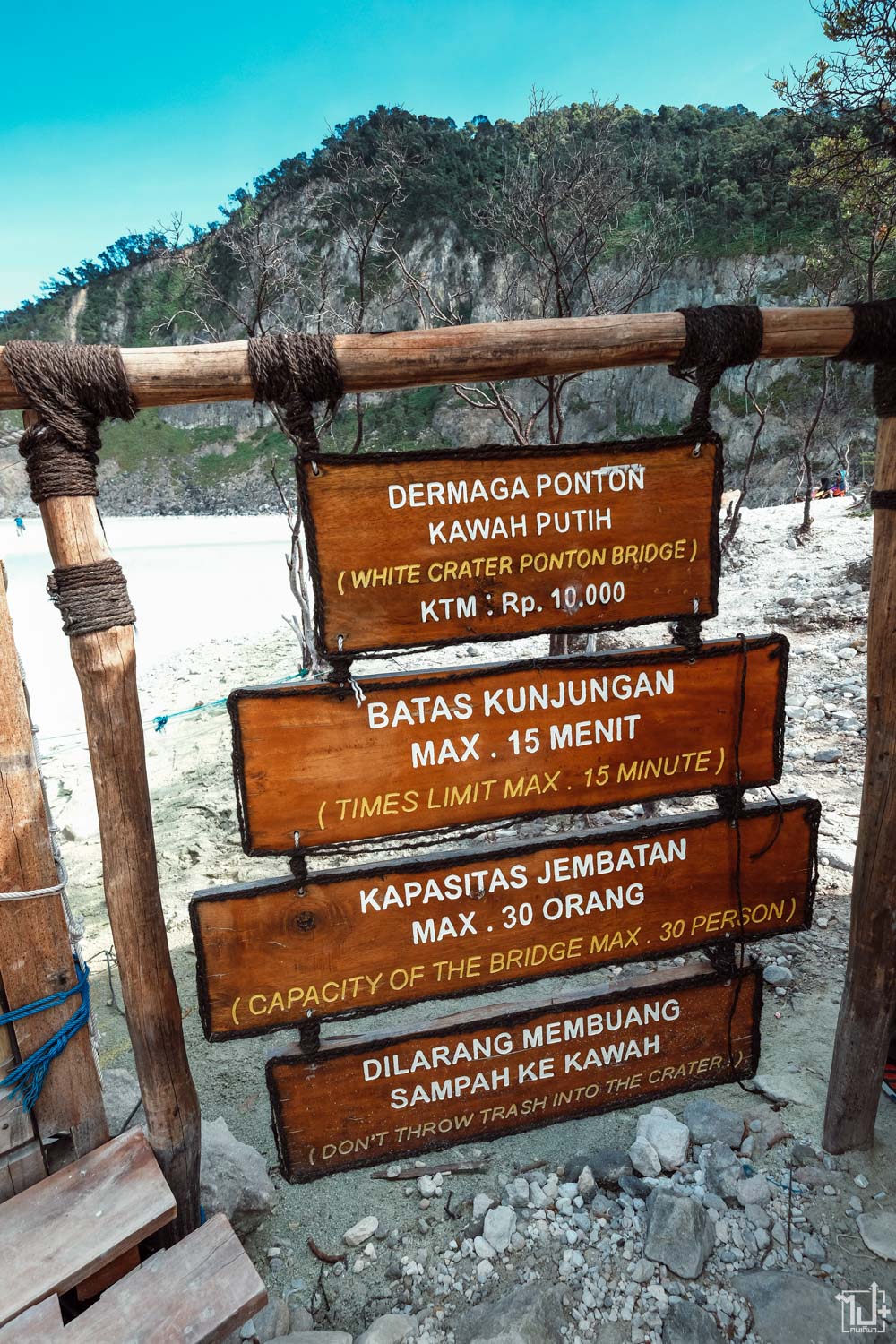 Indonesia, Review Indonesia, Review Bandung, Bandung, Kawah Putih, Kawah putih White Crater, White Crater, wonderful indonesia, go indonesia, Air Asia Travels, ไปอินโดนีเซียเซี๊ยะจีจี, อินโดโอ้ยดี, ไปจาการ์ตาไปกับแอร์เอเชีย, บันดุง, อินโดนีเซีย, ที่เที่ยวอินโดนีเซีย, รีวิวอินโดนีเซีย, ทะเลสาบปล่องภูเขาไฟ