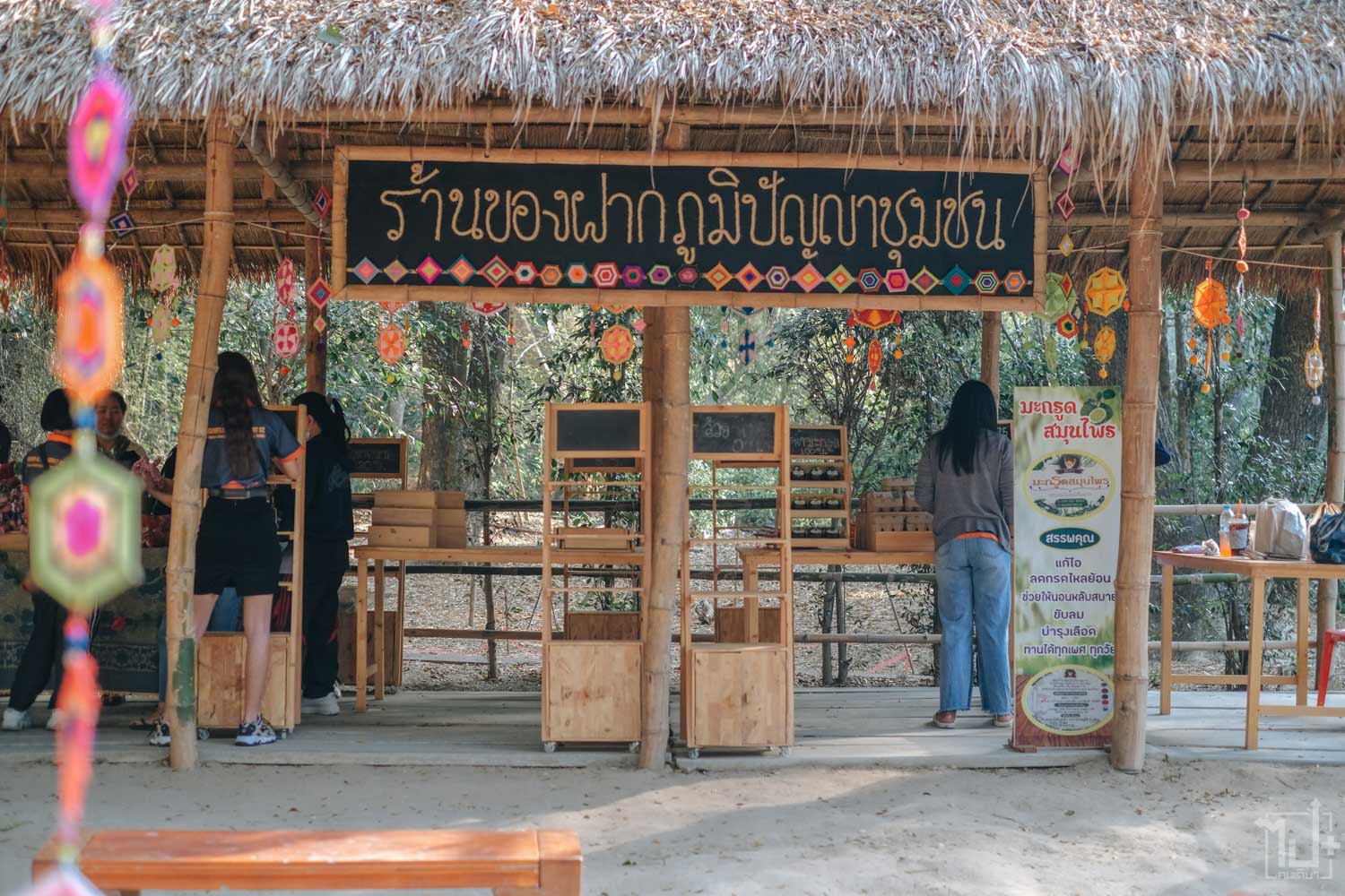 ตลาดโอ๊ะป่อย ,โอ๊ะป่อย ,ตลาดเช้าริมลำธาร ,รีวิวสวนผึ้ง ,รีวิวราชบุรี ,แลนด์มาร์คราชบุรี ,ที่เที่ยวสวนผึ้ง ,ที่เที่ยวราชบุรี ,Ratchaburi ,SuanPhueng ,OhPoiMarket